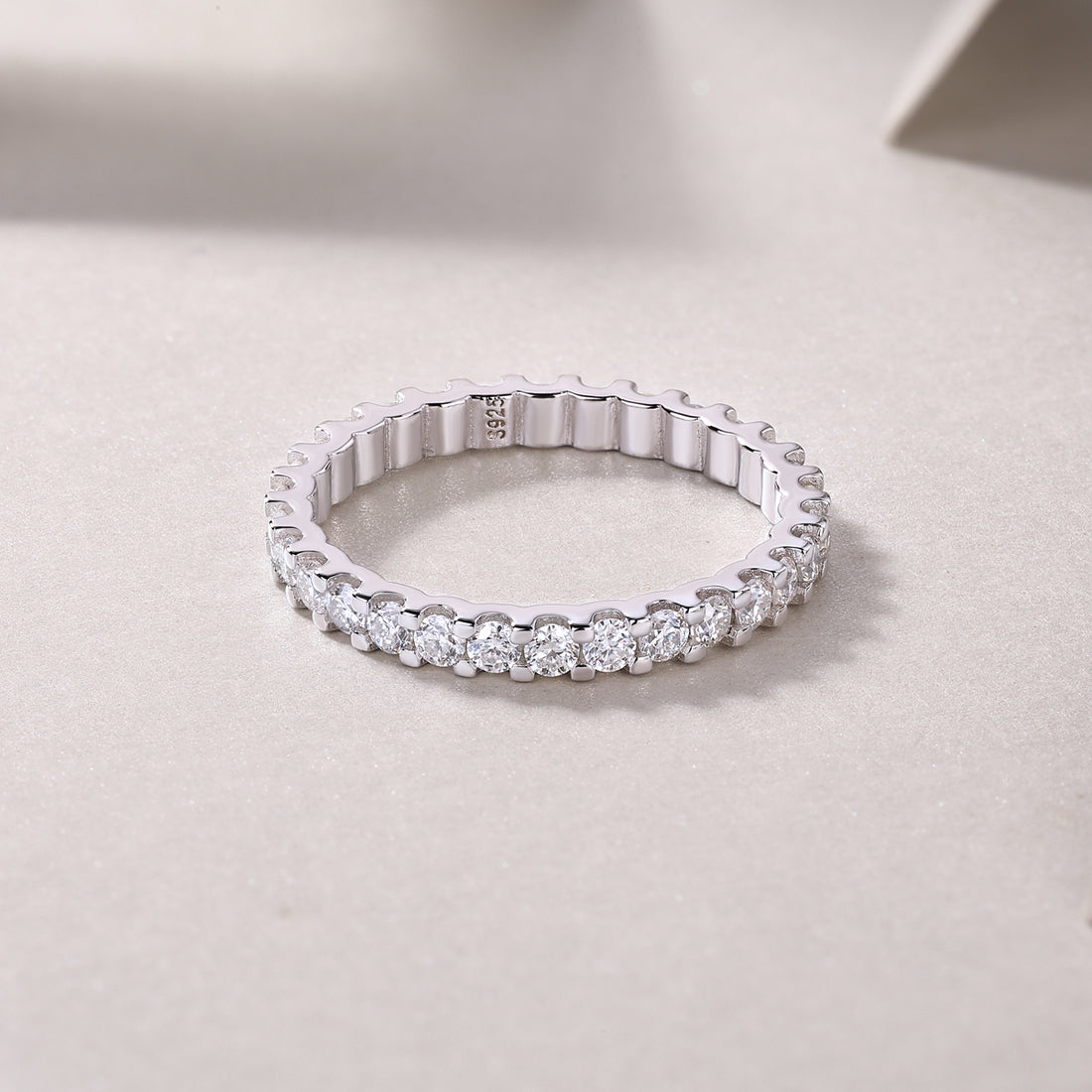 S925 Silver 1.7g Platinum Plated Moissanite Eternity Ring, 2.0mm 30pcs D VVS1 Pave