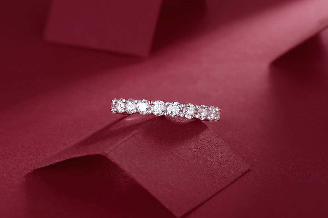 S925 Silver 2.1g Platinum Plated Moissanite Eternity Ring, 3.0mm 19pcs D VVS1 Band