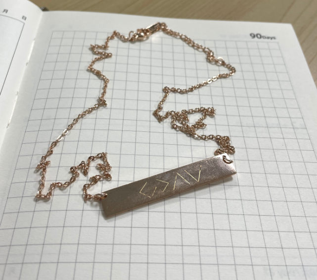 European And American Fashion One Word Horizontal Bar Pendant
