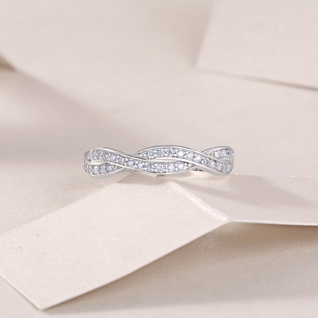 S925 Silver 3.2g Platinum Plated Moissanite Ring, 4.36mm Twisted Pave Band, GRA