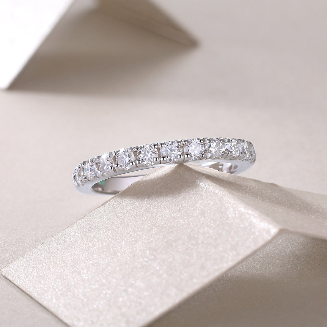 S925 Silver 2.6g Platinum Plated Moissanite Ring, 3.0mm 8pcs D VVS1 Half Eternity