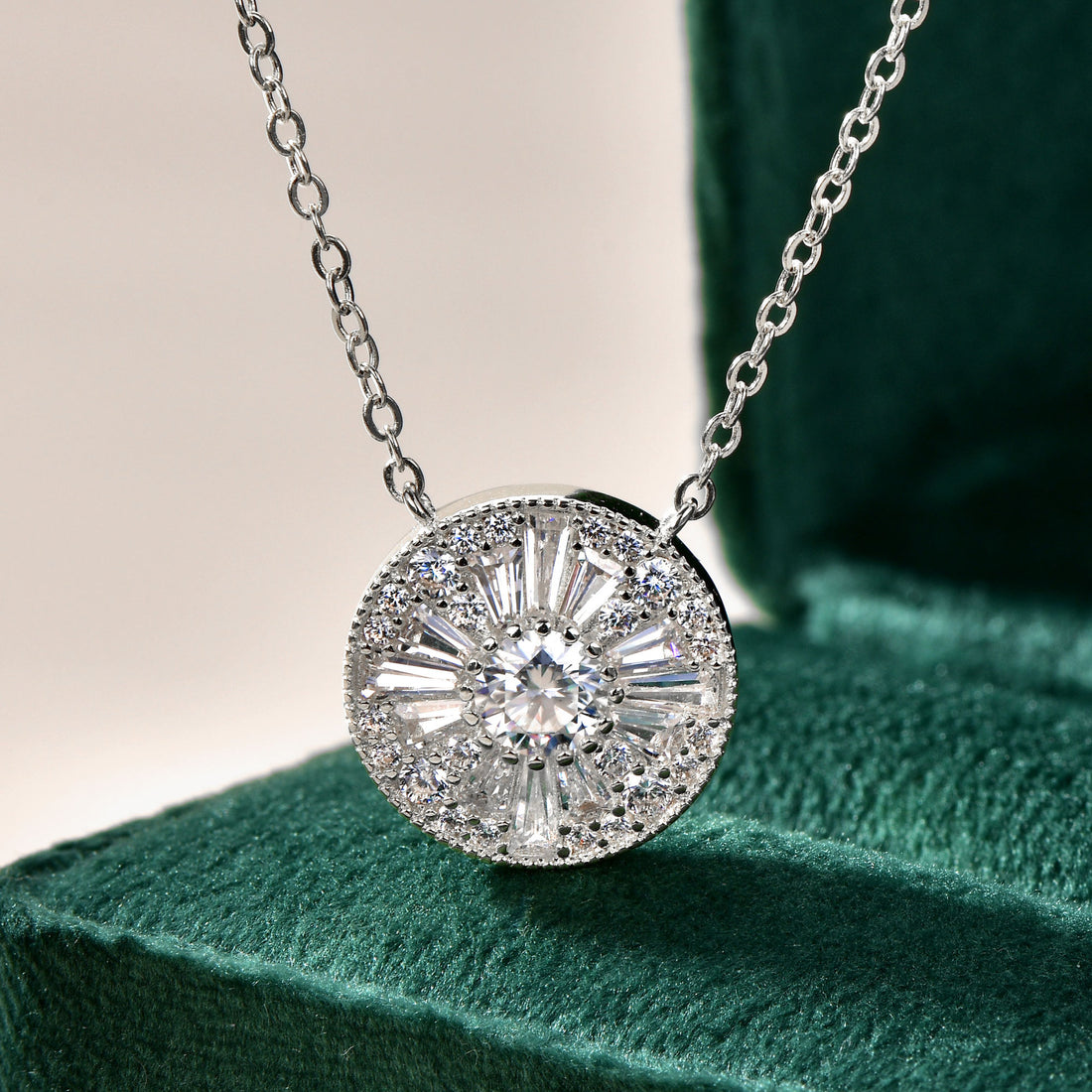 Geometric Round Moissanite Versatile Light-Luxury Necklace