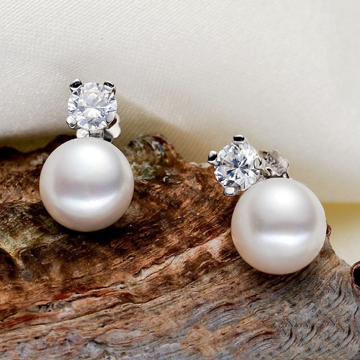 Round pearl stud earrings - view 2
