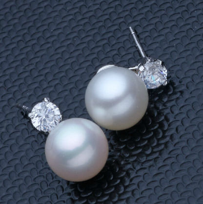 Round pearl stud earrings - view 5