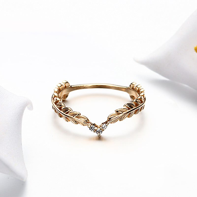 Feathered V-Band Ring in Gold-Tone Silver — product photograph 1