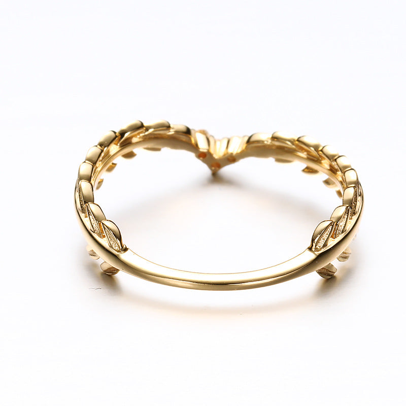 Feathered V-Band Ring in Gold-Tone Silver — product photograph 2