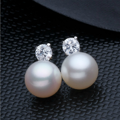 Round pearl stud earrings - view 4