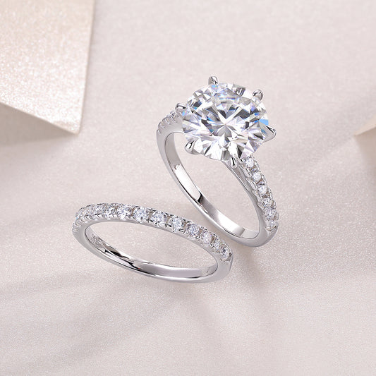 Arrange Large Diamond Rings Luxuriously