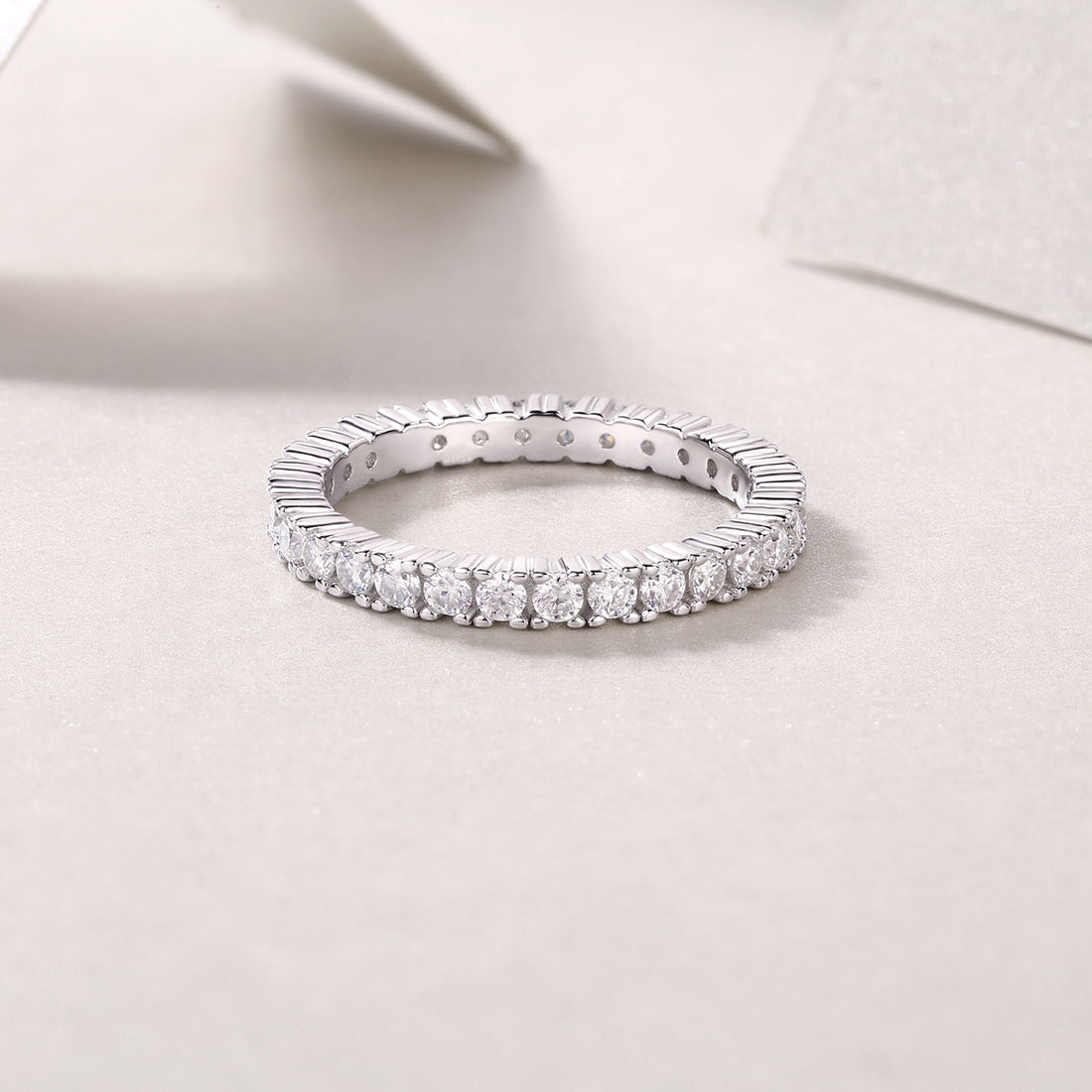 S925 Silver 2.2g Platinum Plated Moissanite Eternity Ring, 2.5mm 30pcs D VVS1