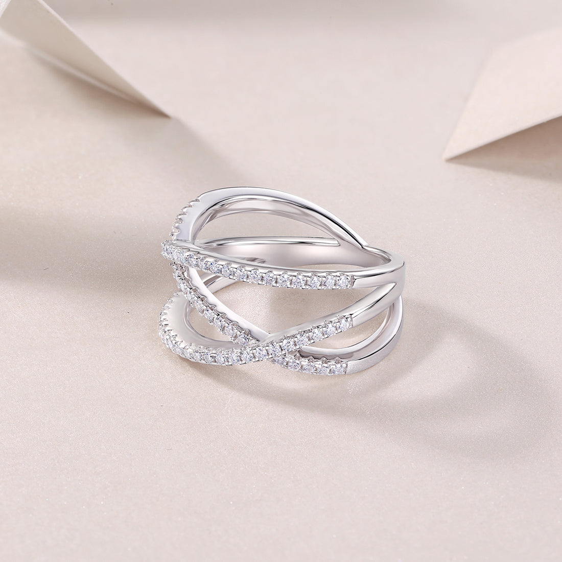 S925 Silver 4.2g Platinum Plated Moissanite Ring, 80pcs 1.0mm D VVS1 Criss Cross Band
