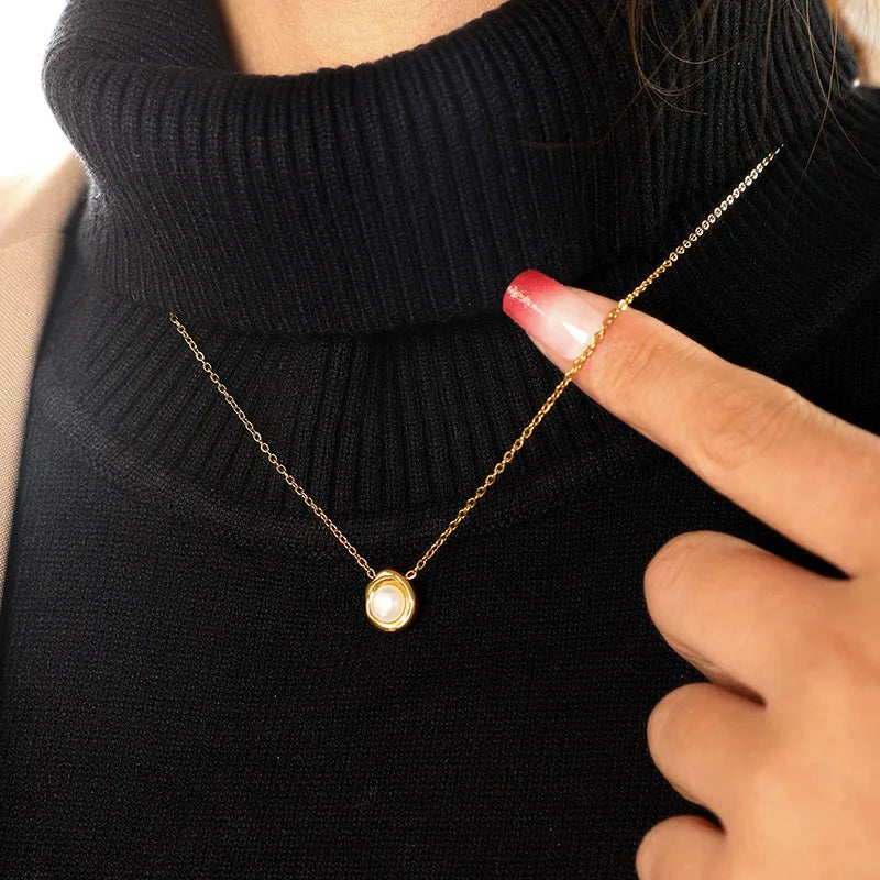 Pearl Halo Pendant Necklace — product view 1