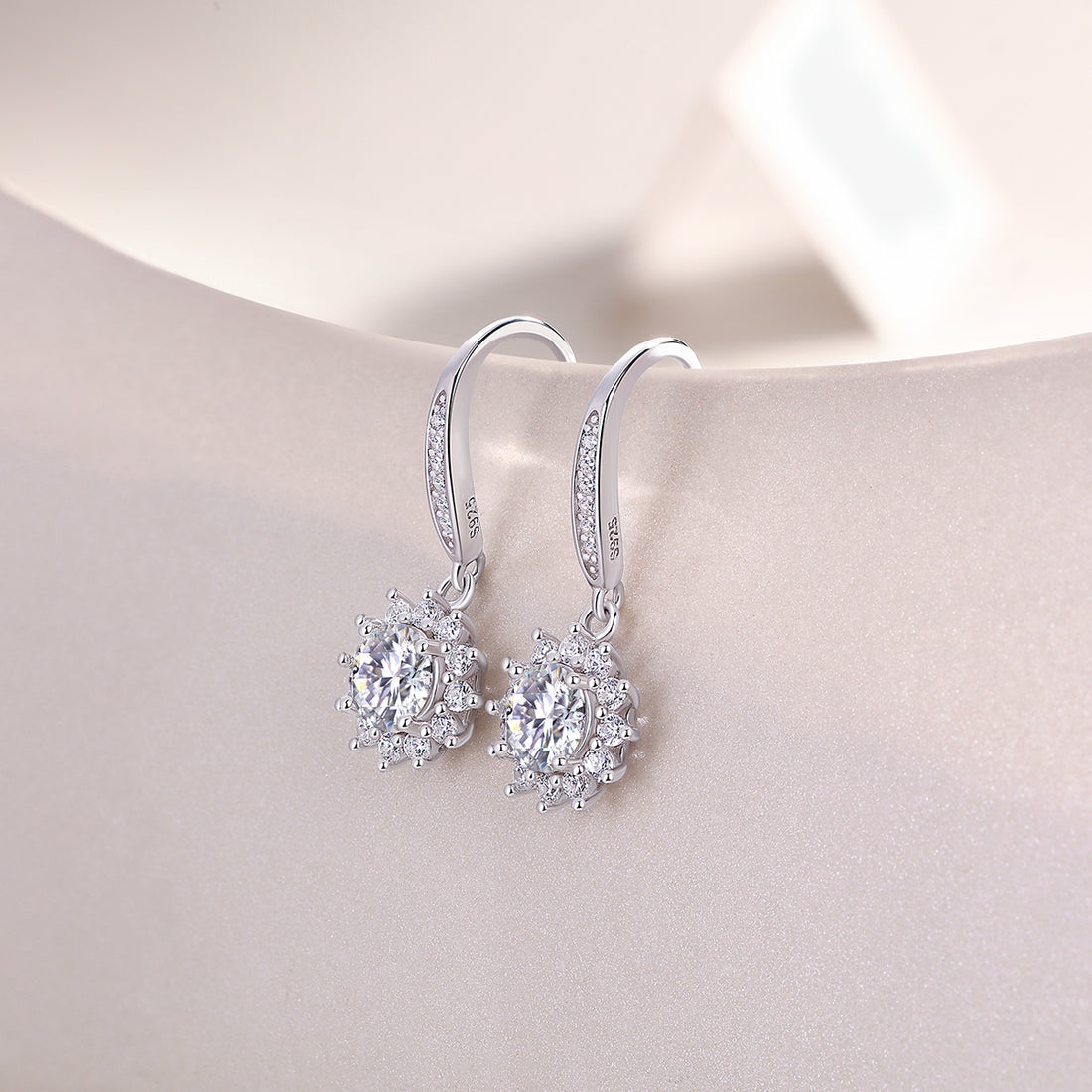 Qingcheng Fashionable Luxurious Diamond Jewelry Earrings