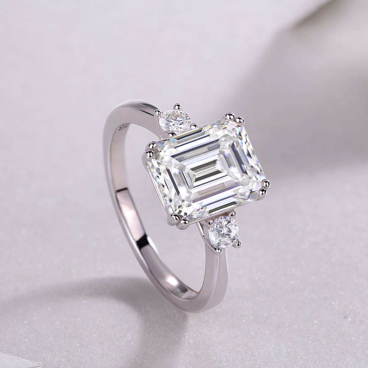 Baguette Diamond Ring Wedding Ring Luxury Moissanite