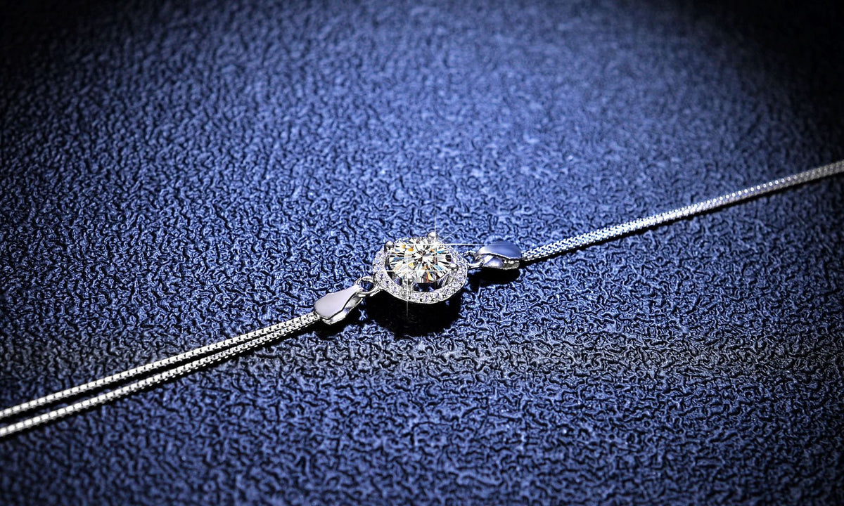 six-claw moissanite 1