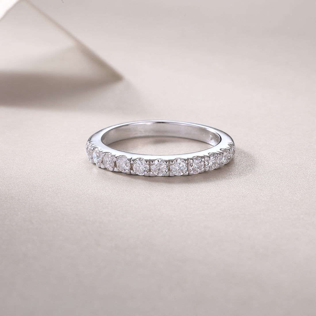 S925 Silver 2.6g Platinum Plated Moissanite Ring, 3.0mm 8pcs D VVS1 Half Eternity