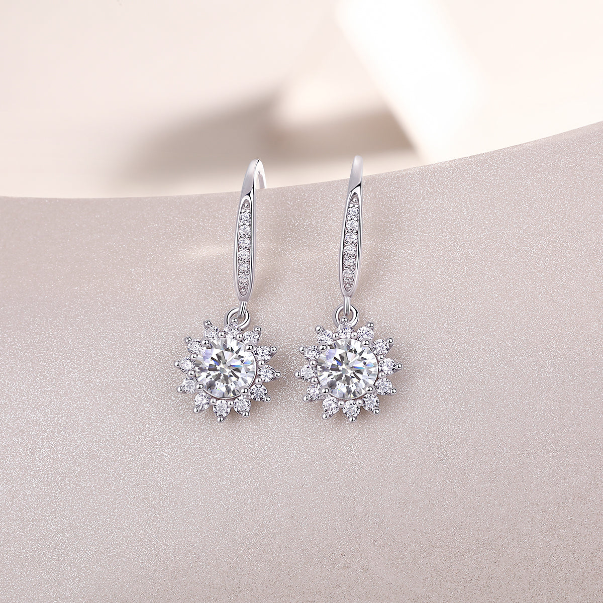 Qingcheng Fashionable Luxurious Diamond Jewelry Earrings - view 4