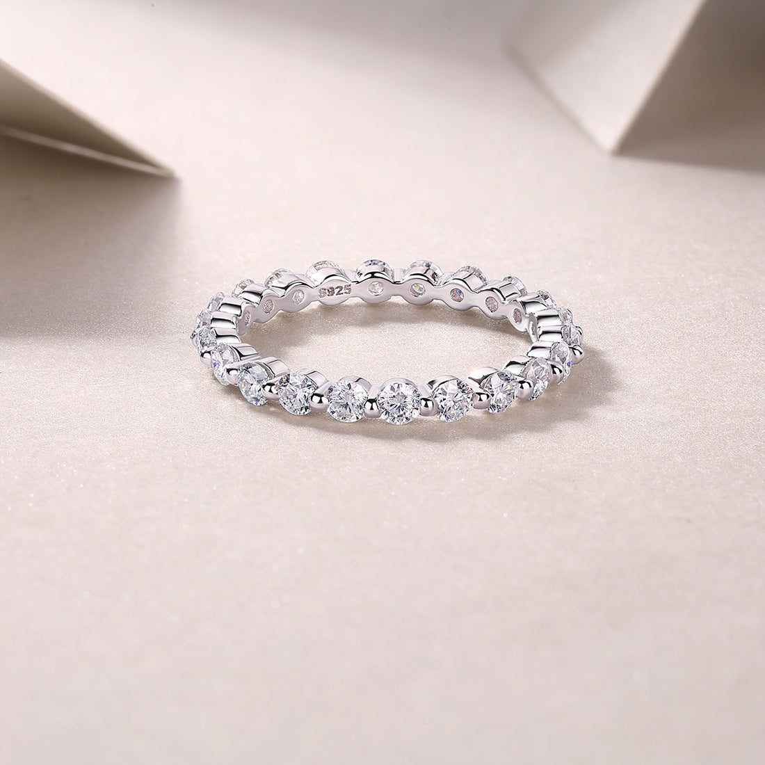 S925 Silver 1.6g Platinum Plated Moissanite Ring, 3.0mm Wavy Eternity 22pcs D VVS1